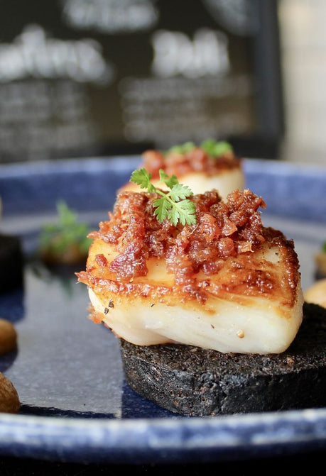 SEARED BARRA SCALLOPS WITH STORNOWAY BLACK PUDDING